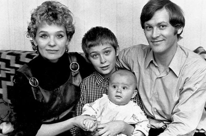 Из личных архивов: трогательные семейные фото любимых с детства актеров 54