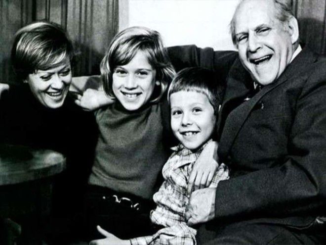 Из личных архивов: трогательные семейные фото любимых с детства актеров 56