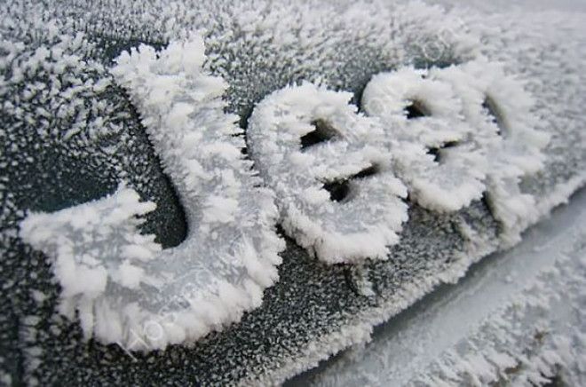 Как мороз превращает автомобили в предметы искусства 45