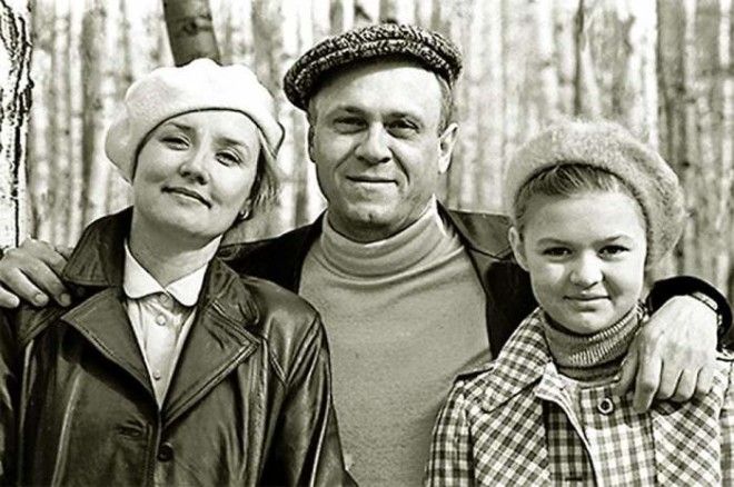 Из личных архивов: трогательные семейные фото любимых с детства актеров 64