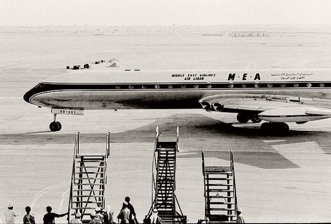 Первым самолетом, приземлившимся в аэропорте Дубая, был Comet из Middle East Airlines в 1965 году
