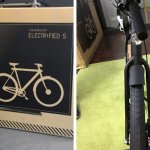 Фирма придумала, как спасти велосипеды от поломки при доставке. Теперь курьеры думают, что это телек