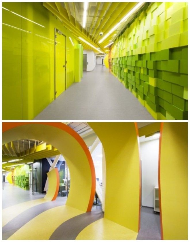 Яркие коридоры офиса для интернеткомпании Яндекс в СанктПетербурге Россия