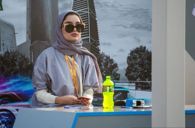 SКак выглядят саудовские девушки без черных одеяний