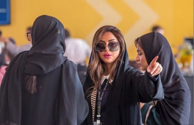 SКак выглядят саудовские девушки без черных одеяний