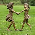Почти живые: невероятно реалистичные скульптуры о счастливом детстве