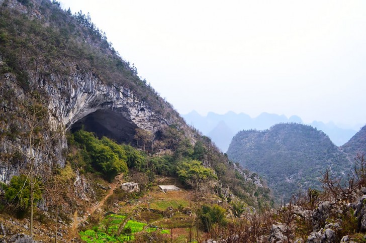 “Люди подземелья”: гигантская пещера в Китае, в которой живет целая деревня 19