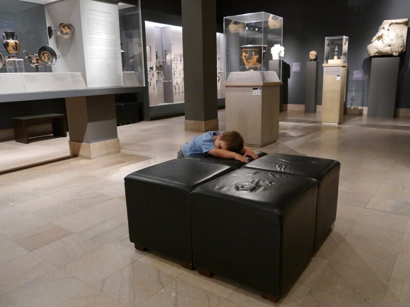 15 ярких доказательств того, что дети и музеи просто несовместимы 78