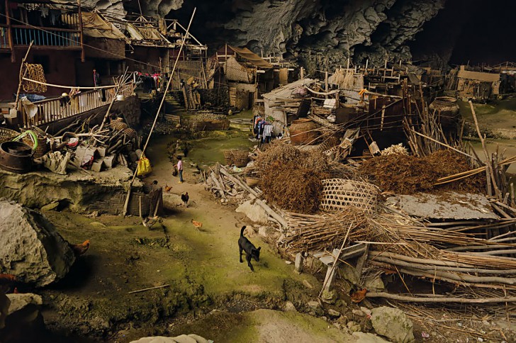 “Люди подземелья”: гигантская пещера в Китае, в которой живет целая деревня 20