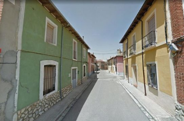 Таинственный “Робин-Гуд” оставляет жителям испанской деревни деньги под дверью 14