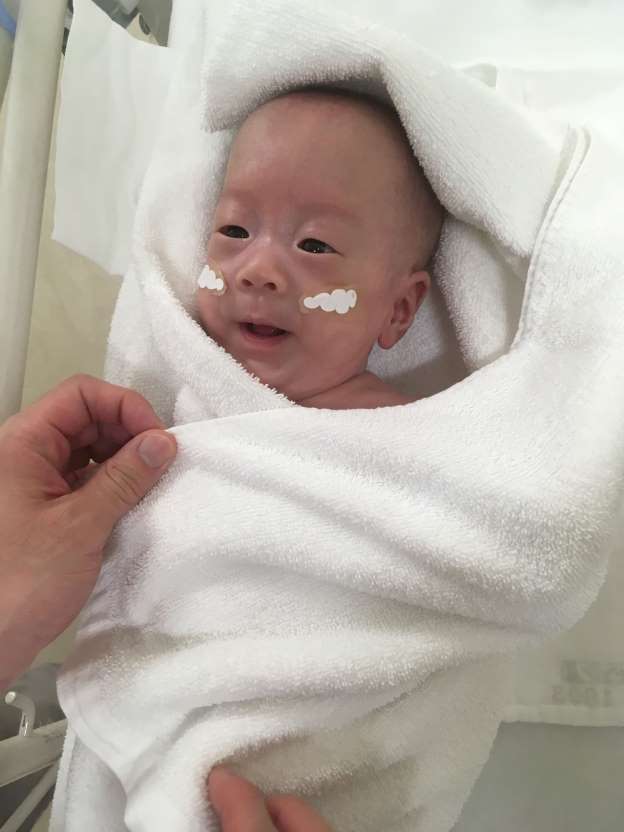 “Живое чудо”: в Японии выходили самого крошечного малыша в мире весом в 268 граммов 8