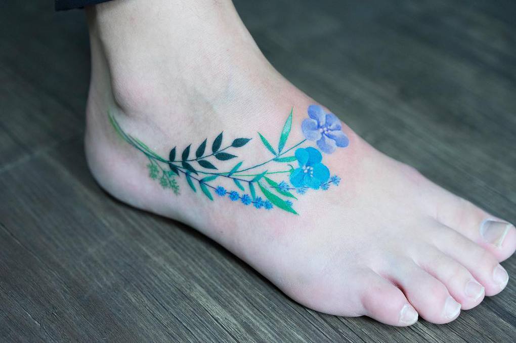 17 цветочных татуировок для тех, кто не любит возиться с живыми растениями 65