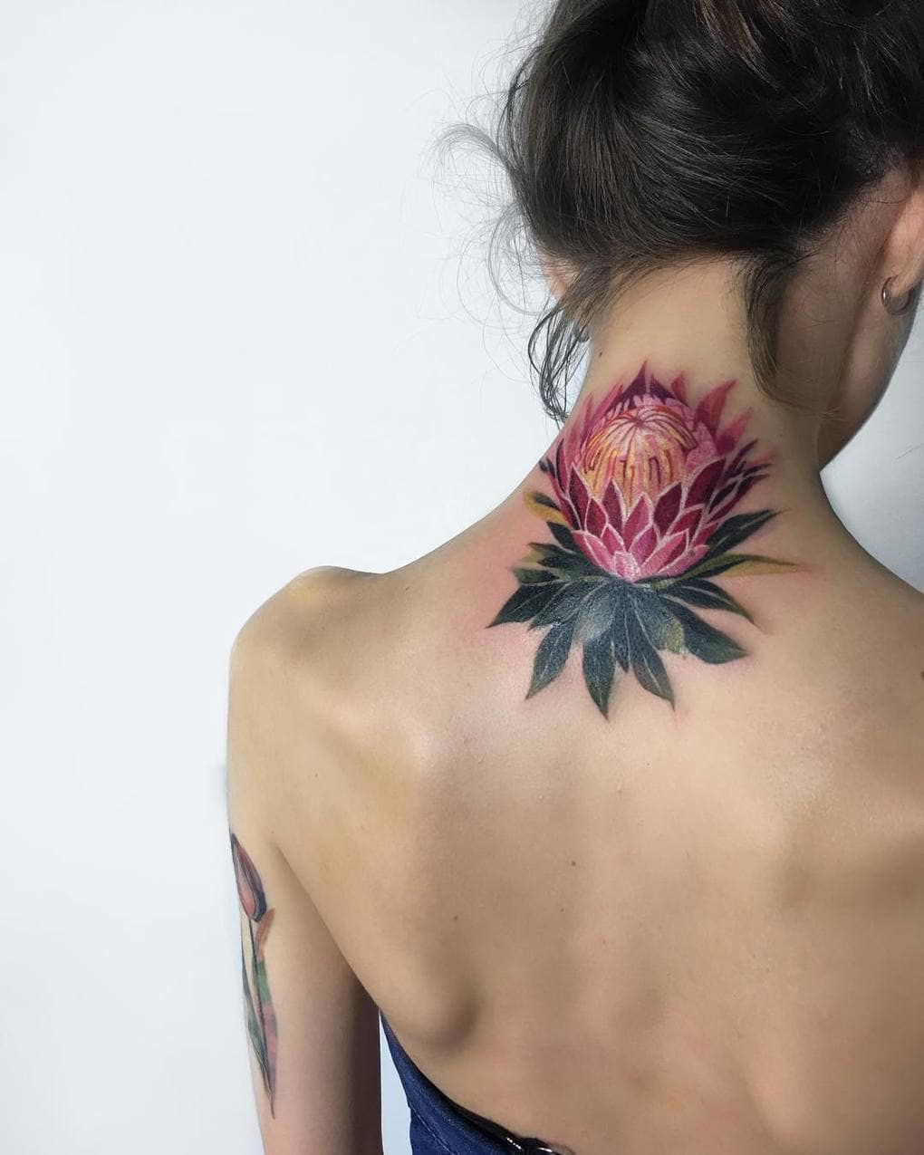 17 цветочных татуировок для тех, кто не любит возиться с живыми растениями 63