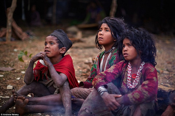 “Последние в своем роде”: как живет последнее поколение первобытного племени в Непале 41