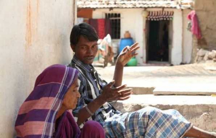 “Пожиратель кирпичей”: мужчина в Индии съел 5 тонн камней и не может объяснить зачем 32