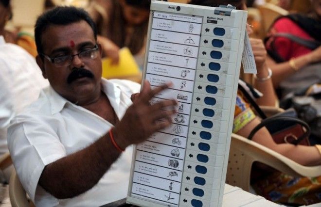 Особенности национальных выборов в Индии: диваны, лотосы и слоны в бюллетени 14