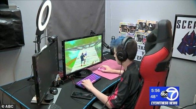 14-летний подросток зарабатывает огромные деньги, играя в Fortnite 18