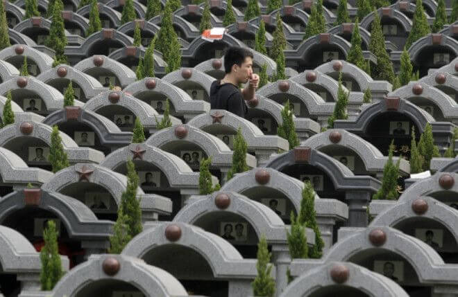 6 грустных фактов о похоронах в Китае: место за миллион и аренда могил