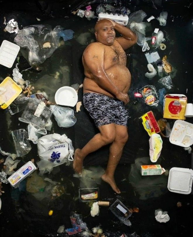 Шокирующие фото: сколько мусора производит человек всего за неделю 42