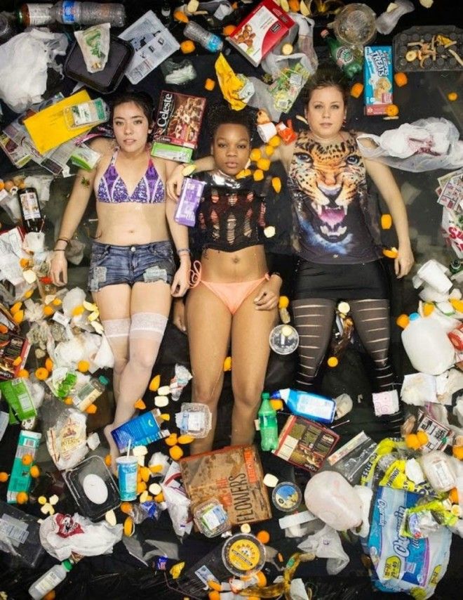 Шокирующие фото: сколько мусора производит человек всего за неделю 44