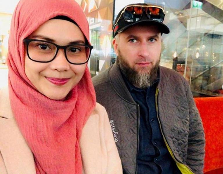 “Мама из Малайзии, а папа швед”: их малышки покорили интернет своей красотой 41