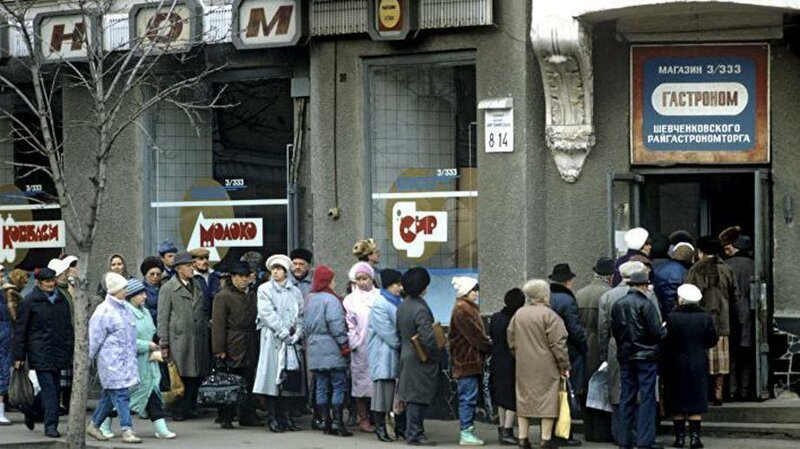 15+ жизненных фотографий о том, как мы ходили в советские магазины 95