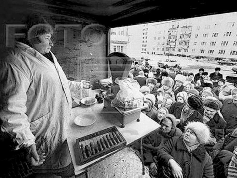 15+ жизненных фотографий о том, как мы ходили в советские магазины 104