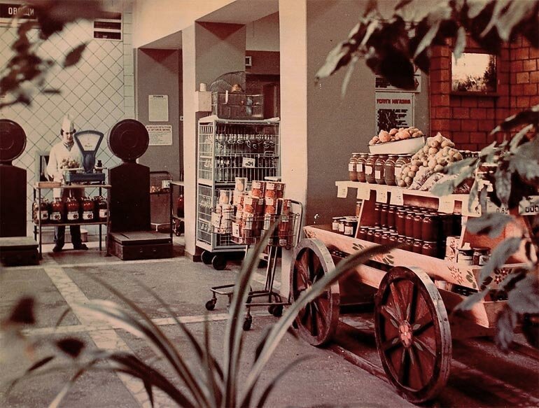 15+ жизненных фотографий о том, как мы ходили в советские магазины 110