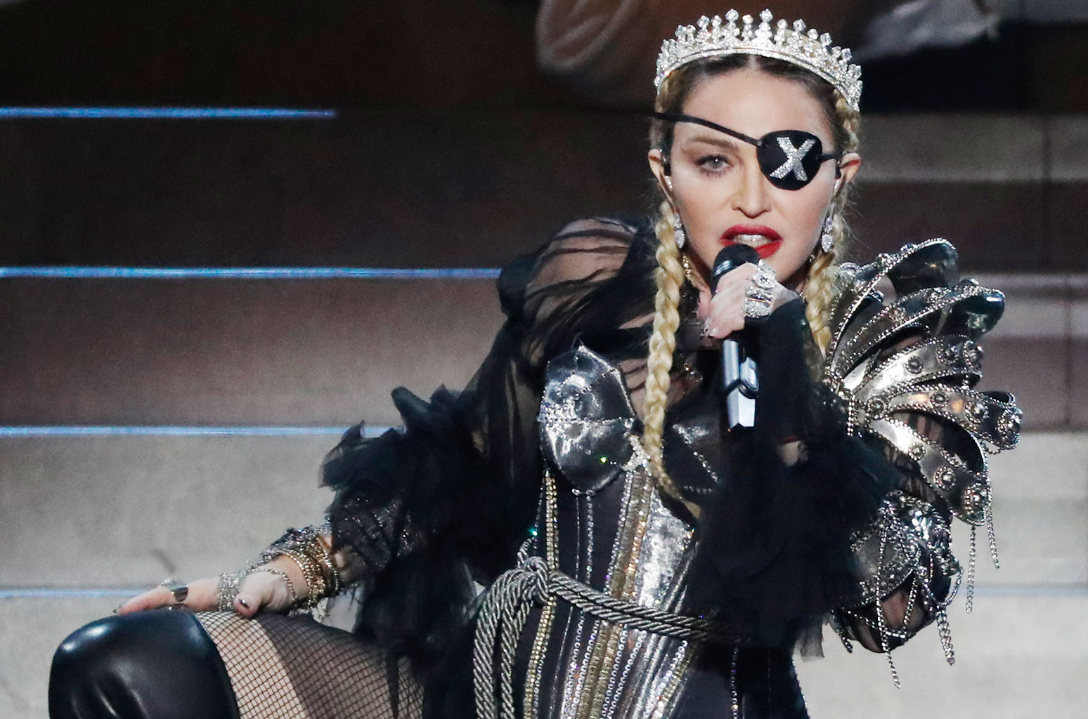 “Даже не постаралась”: в сети осудили выступление Мадонны, которая так и не попала в ноты 18