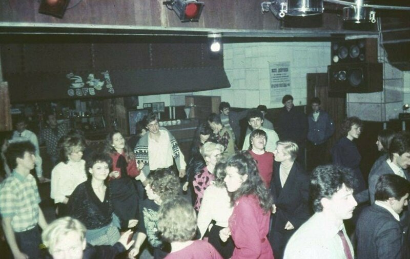 Лихие дискотеки 80-х и 90-х: 15+ фото о том, как молодежь развлекалась в СССР 53