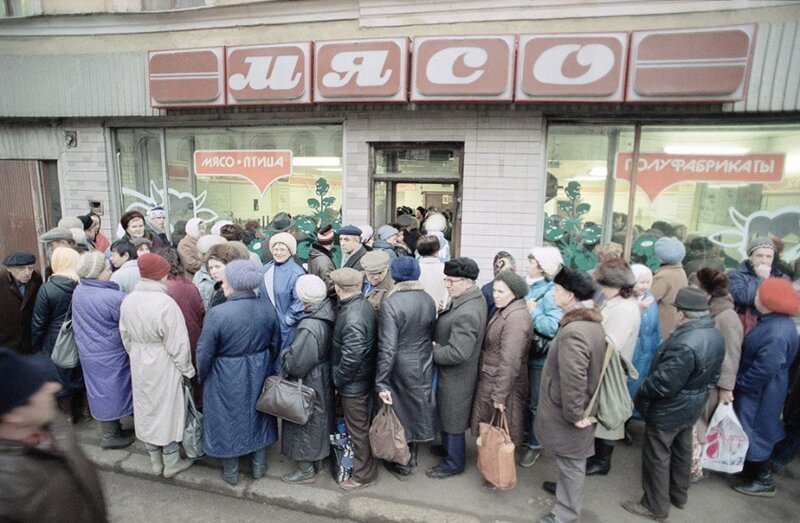 15+ жизненных фотографий о том, как мы ходили в советские магазины 97