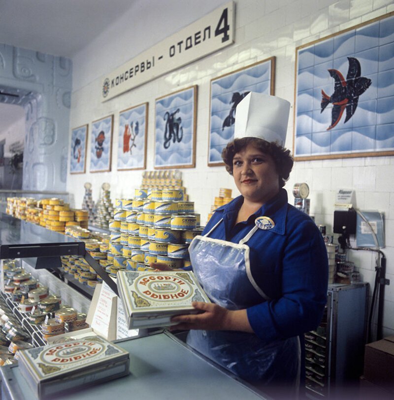 15+ жизненных фотографий о том, как мы ходили в советские магазины 98