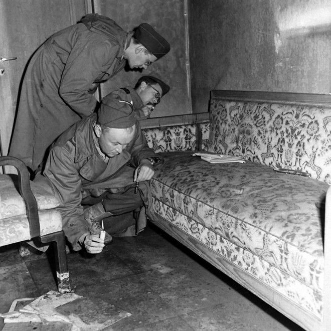 Неизвестные фотографии бункера Гитлера, сделанные в апреле 1945-го 37