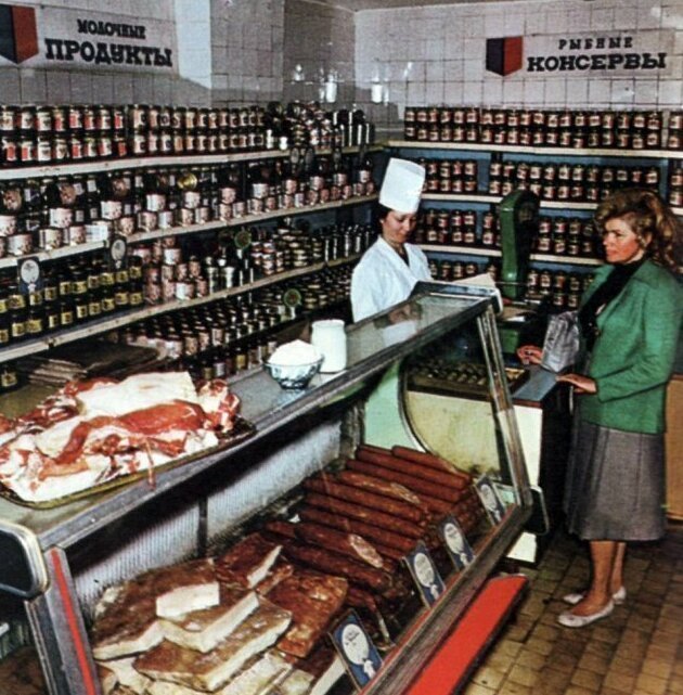 15+ жизненных фотографий о том, как мы ходили в советские магазины 100