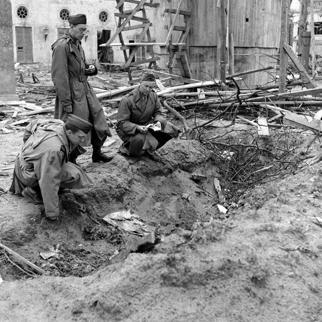 Неизвестные фотографии бункера Гитлера, сделанные в апреле 1945-го 38