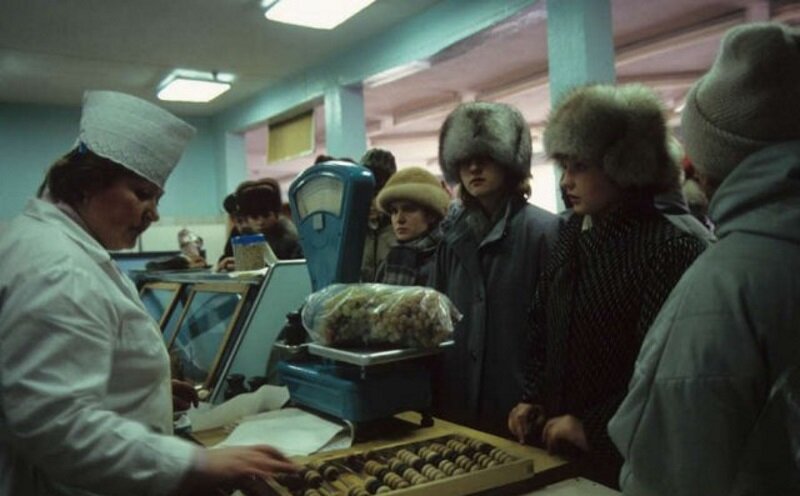 15+ жизненных фотографий о том, как мы ходили в советские магазины 101