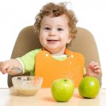 10 продуктов, с которыми родители обязаны познакомить ребенка до года