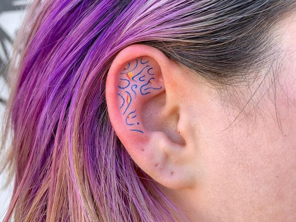 20 идей для изящных татуировок, которые украсят уши не хуже, чем серёжки 62