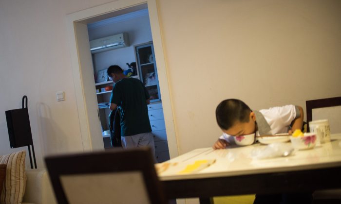 Китайский школьник ест по 5 раз в день, чтобы успеть растолстеть и спасти отца 14