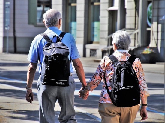 В Италии снизили пенсионный возраст и стали раздавать по 780 евро на человека! 11