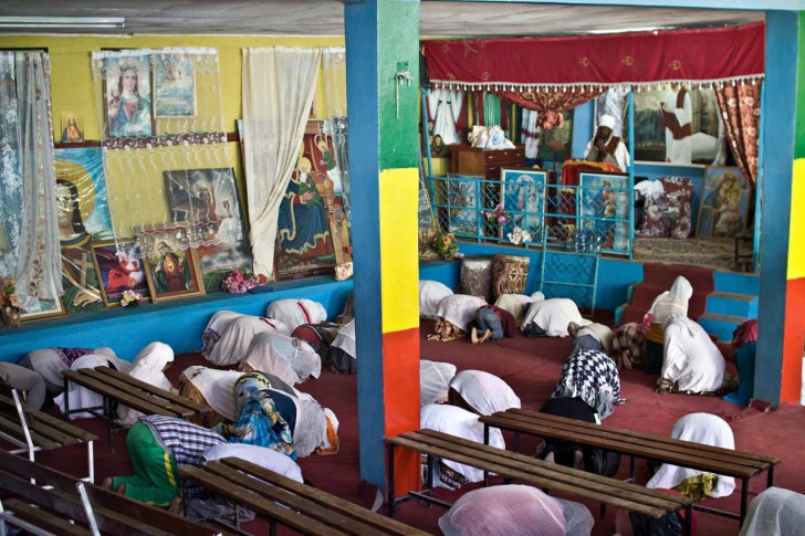 Пражский фотограф снял обряд экзорцизма в Эфиопии — и это невероятно 66