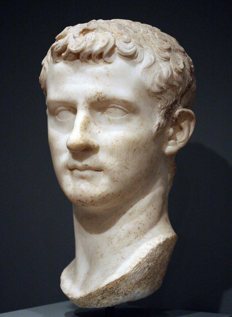 Итальянец невероятно реалистично воссоздал образ Калигулы, показав, как выглядел жестокий император 37