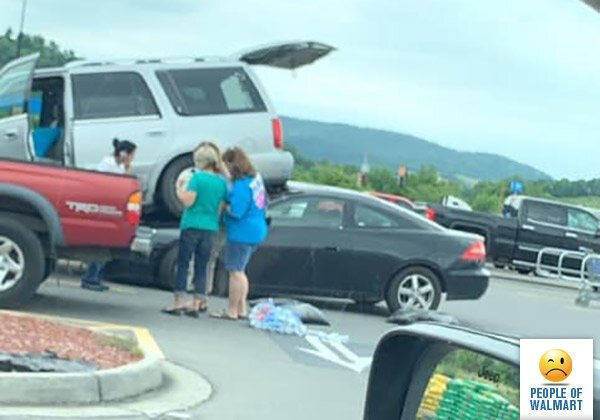 18+ отчаянных шопперов, которые пришли закупиться в магазин Walmart 112