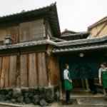 5 колоритных фото Старбакса, который находится в 300-летнем японском доме