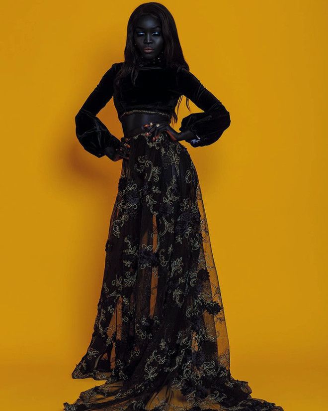 Королева тьмы: темнокожая красотка произвела фурор в мире моды 35
