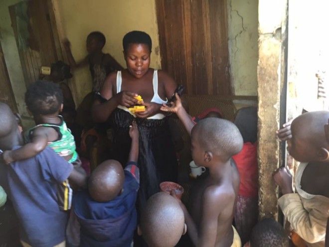 Гений плодовитости из Уганды: 39-летняя мать-одиночка сама растит 38 детей 26