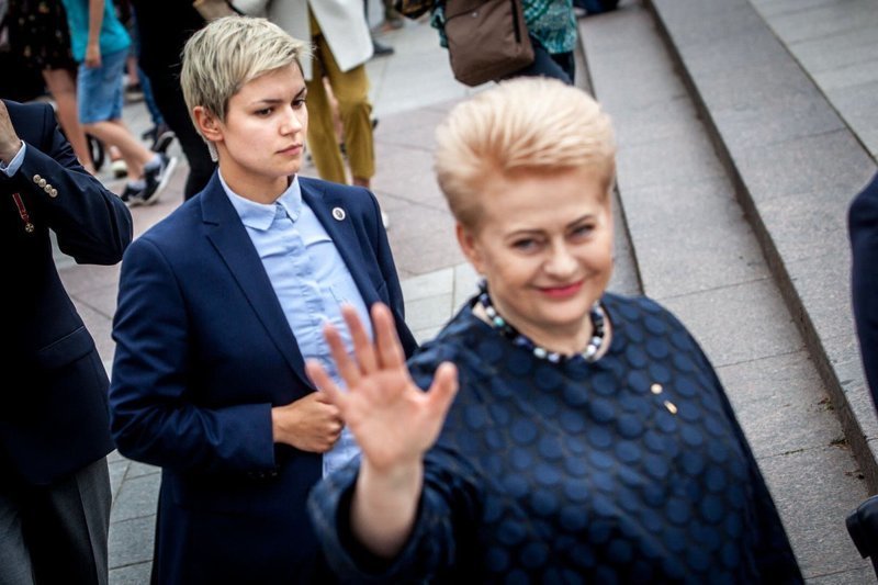 «Красивая и опасная»: мир влюбился в Саймону – телохранителя президента Литвы 17