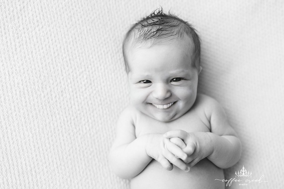Фотограф из США приклеивает голливудские улыбки к снимкам младенцев. Зрелище, вызывающее мурашки 52