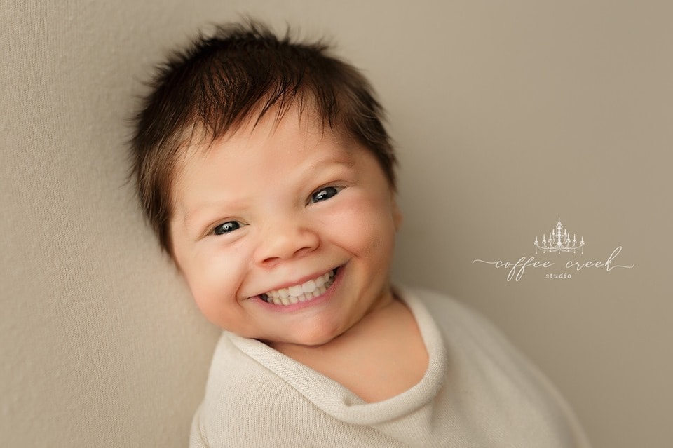 Фотограф из США приклеивает голливудские улыбки к снимкам младенцев. Зрелище, вызывающее мурашки 56