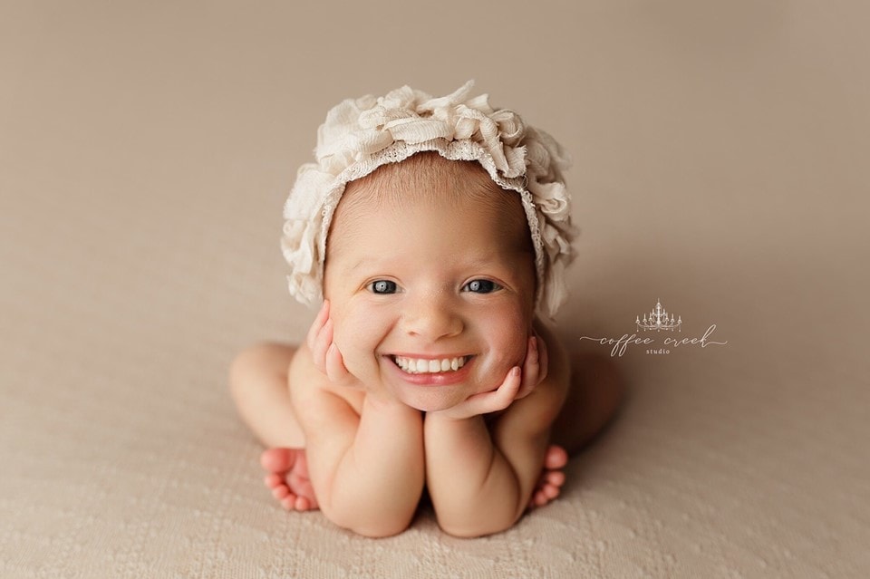 Фотограф из США приклеивает голливудские улыбки к снимкам младенцев. Зрелище, вызывающее мурашки 58